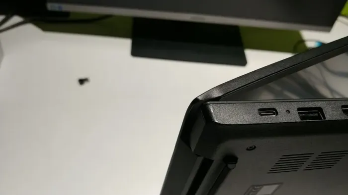 Ультрабук Б-клас Lenovo ThinkPad E15 Gen 2 / 15.6" (1920x1080) IPS / Intel Core i5-1135G7 (4 (8) ядра по 2.4 - 4.2 GHz) / 8 GB DDR4 / 256 GB SSD / Intel Iris Xe Graphics / WebCam б/в - зображення 14