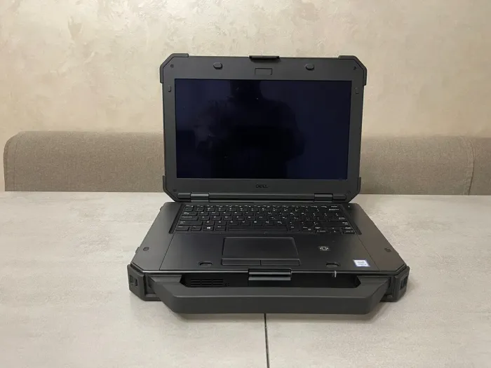 Захищений ноутбук Dell Latitude 7424 Rugged Extreme / 14" (1920x1080) IPS Touch / Intel Core i5-8350U (4 (8) ядра по 1,7 - 3,6 ГГц) / 16 ГБ DDR4 / 256 ГБ SSD / Intel UHD Graphics 620 / WebCam / Два АКБ б/в - зображення 3