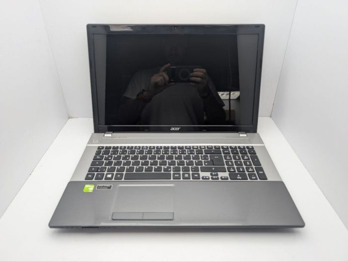 Ноутбук Acer Aspire V3-771G / 17.3" (1600x900) TN / Intel Core i7-2620M (2 (4) ядра по 2.7 - 3.4 GHz) / 8 GB DDR3 / 60 GB SSD + 1000 GB HDD / nVidia GeForce 710M, 2 GB GDDR3, 64-bit / WebCam / DVD-ROM б/в - зображення 3