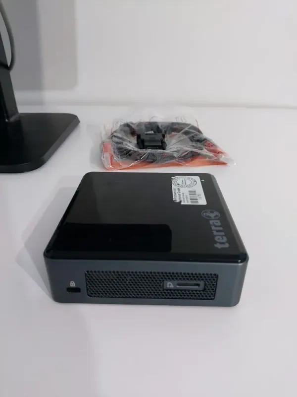 Комплект: Terra PC-Micro USFF / Intel Core i3-8109U (2 (4) ядра по 3.0 - 3.6 GHz) / 16 GB DDR4 / 512 GB SSD M.2 / Intel Iris Plus Graphics 655 / Wi-Fi + Монітор LG 24MB37PM-B / 24" (1920x1080) IPS б/в - зображення 5