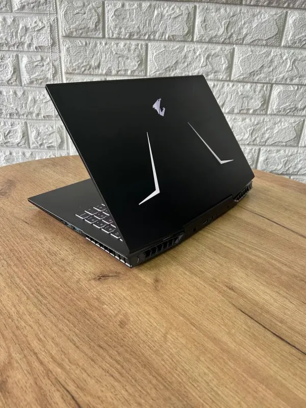Ігровий ноутбук Б-клас Gigabyte Aorus 15-X9 / 15.6" (1920x1080) IPS / Intel Core i7-8750H (6 (12) ядер по 2.2 - 4.1 GHz) / 16 GB DDR4 / 512 GB SSD / nVidia GeForce RTX 2070, 8 GB GDDR6, 256-bit / WebCam б/в - зображення 6
