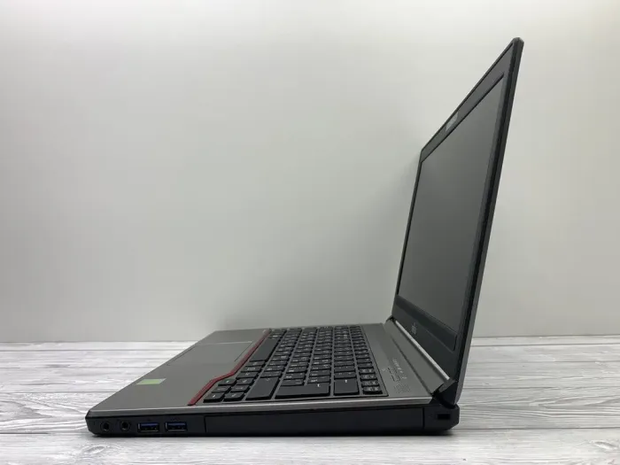 Ноутбук Б-клас Fujitsu LifeBook E734 / 13.3" (13668x768) TN / Intel Core i7-4610M (2 (4) ядра по 3.0 - 3.7 GHz) / 8 GB DDR3 / 240 GB SSD / Intel HD Graphics 4600 / WebCam б/в - зображення 7