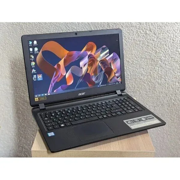 Ноутбук Б-клас Acer Aspire ES1-572 / 15.6" (1920x1080) TN / Intel Core i3-6006U (2 (4) ядра по 2.0 GHz) / 8 GB DDR4 / 128 GB SSD / Intel HD Graphics 520 / WebCam б/в - зображення 3