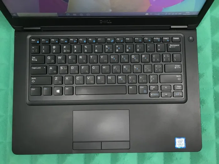 Ноутбук Dell Latitude 5490 / 14" (1920x1080) IPS / Intel Core i5-8250U (4 (8) ядра по 1.6 - 3.4 GHz) / 8 GB DDR4 / 256 GB SSD / Intel UHD Graphics 620 / WebCam / USB 3.1 / HDMI / Windows 10 б/в - зображення 4