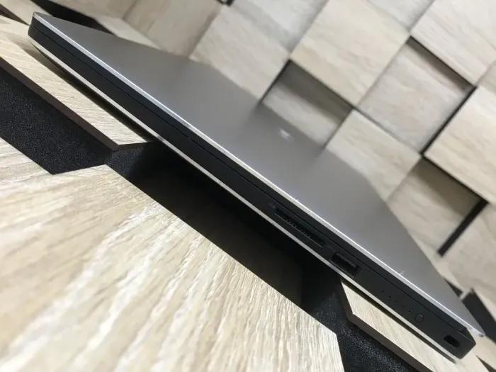 Мобільна робоча станція Б-клас Dell Precision 5520 / 15.6" (1920x1080) IPS / Intel Core i7-7820HQ (4 (8) ядра по 2.9 - 3.9 GHz) / 8 GB DDR4 / 256 GB SSD M.2 / nVidia Quadro M1200, 4 GB GDDR5, 128-bit / WebCam / Windows 11 б/в - зображення 6