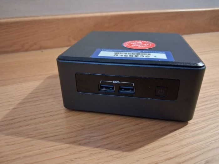 Неттоп Intel NUC NUC7i3DNH USFF / Intel Core i3-7100U (2 (4) ядра по 2.4 GHz) / 8 GB DDR4 / 250 GB SSD / Intel HD Graphics 620 / HDMI / Wi-Fi б/в - зображення 2