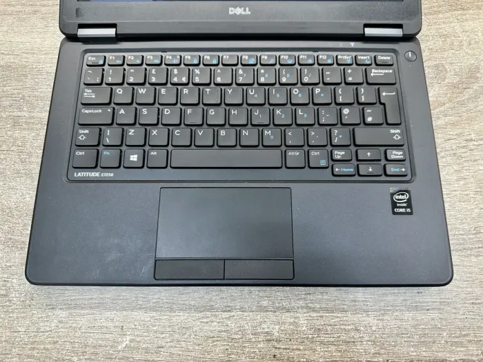 Нетбук Б-клас Dell Latitude E7250 / 12.5" (1366x768) TN / Intel Core i5-5300U (2 (4) ядра по 2.3 - 2.9 GHz) / 8 GB DDR3 / 120 GB SSD / Intel HD Graphics 5500 / WebCam б/в - зображення 3
