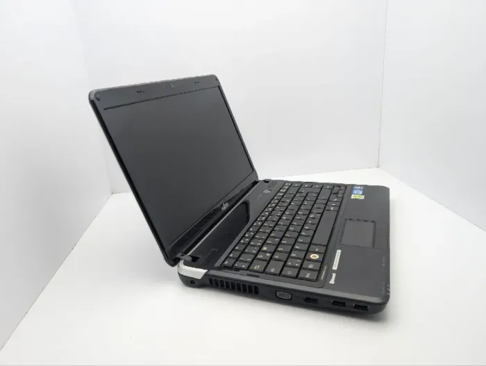 Ноутбук Fujitsu LifeBook AH531 / 15.6" (1366x768) TN / Intel Core i5-2430M (2 (4) ядра по 2.4 - 3.0 GHz) / 6 GB DDR3 / 240 GB HDD / Intel HD Graphics 3000 / WebCam б/в - зображення 3