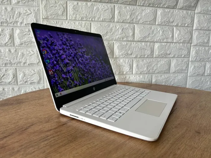Ультрабук Б-класс HP 14-dq0002dx White / 14" (1920x1080) IPS / Intel Celeron N4020 (2 ядра по 1.1 - 2.8 GHz) / 4 GB DDR4 / 64 GB eMMC / Intel UHD Graphics 600 / WebCam / HDMI б/в - зображення 4