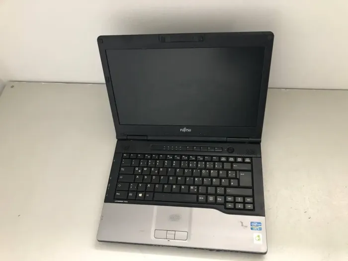 Ноутбук Б-клас Fujitsu LifeBook S782 / 14" TN / Intel Core i5-3210M (2(4) ядра по 2.5-3.1GHz) / 4GB DDR3 / 500GB HDD / HD Graphics 4000 / DVD-ROM / VGA б/в - зображення 2