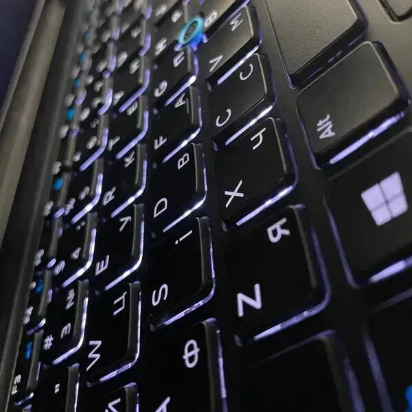 Мобільна робоча станція Dell Precision 3530 / 15.6" (1920x1080) IPS / Intel Core i5-8400H (4 ядра по 2.5 - 4.2 GHz) / 16 GB DDR4 / 512 GB SSD / nVidia Quadro P600, 4 GB GDDR5, 128-bit / WebCam / VGA б/в - зображення 6