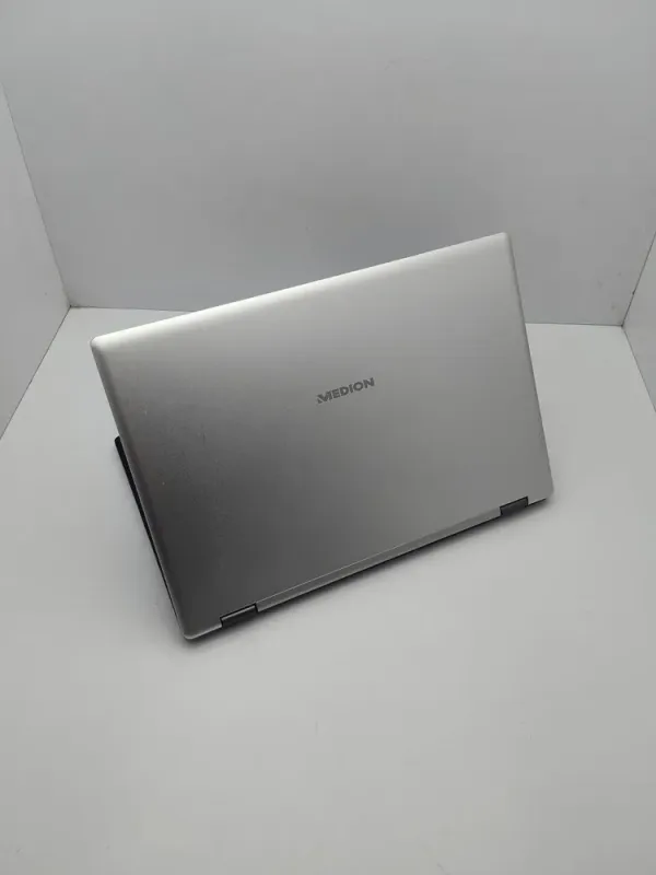 Ноутбук Medion E3222 / 13.3" (1366x768) TN / Intel Pentium Silver N5030 (4 ядра по 1.1 - 3.1 GHz) / 4 GB DDR3 / 120 GB SSD / Intel UHD Graphics 605 / WebCam / HDMI б/в - зображення 7