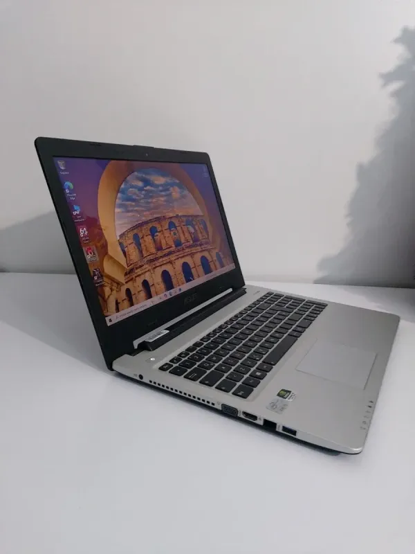 Ноутбук Б-клас Asus K56CM / 15.6" (1366x768) TN / Intel Core i5-3317U (2 (4) ядра по 1.7 - 2.6 GHz) / 12 GB DDR3 / 240 GB SSD / nVidia GeForce GT 635M, 2 GB GDDR3, 128-bit / WebCam / DVD-ROM б/в - зображення 4