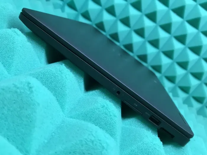 Ультрабук Б-клас Dell Latitude E7470 / 14" (1920x1080) IPS / Intel Core i5-6300U (2 (4) ядра по 2.4 - 3.0 GHz) / 8 GB DDR4 / 256 GB SSD / Intel HD Graphics 520 / WebCam / HDMI / miniDP / Windows 11 б/в - зображення 8