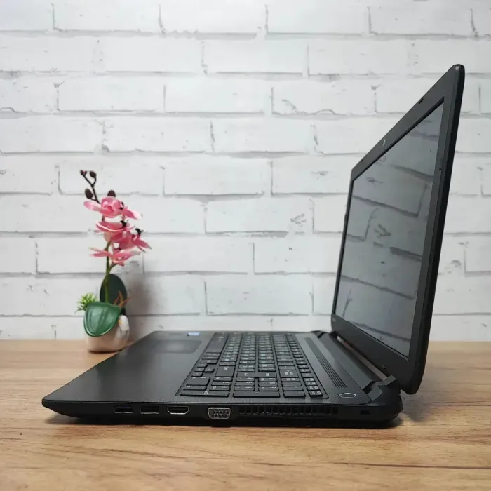 Ноутбук Toshiba Satellite C50-B-118 / 15.6" (1366x768) TN / Intel Core i3-3217U (2 (4) ядра по 1.8 GHz) / 8 GB DDR3 / 128 GB SSD / Intel HD Graphics 4000 / WebCam / DVD-ROM б/в - зображення 6