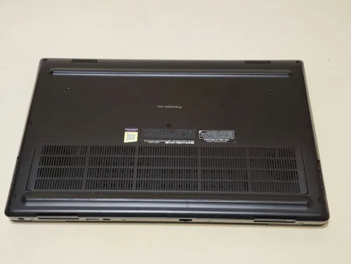 Мобільна робоча станція Dell Precision 7530 / 15,6" (3840x2160) IPS / Intel Xeon E-2186M (6 (12) ядер по 2,9 - 4,8 ГГц) / 32 ГБ DDR4 / 256 ГБ SSD / nVidia Quadro P3200, 6 ГБ GDDR5, 192-біт / WebCam б/в - зображення 8