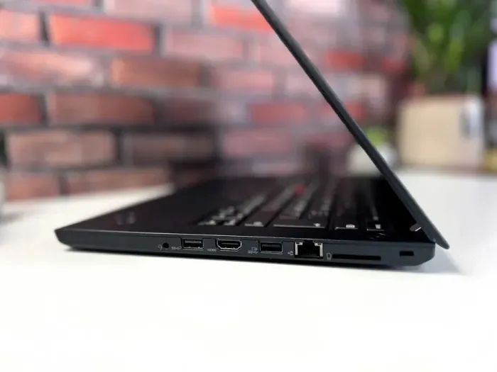 Ультрабук Lenovo ThinkPad A485 / 14" (1920x1080) IPS / AMD Ryzen 5 2500U (4 (8) ядра по 2.0 - 3.6 GHz) / 16 GB DDR4 / 256 GB SSD M.2 / AMD Radeon RX Vega 8 Graphics / WebCam / Win 10 Pro б/в - зображення 3