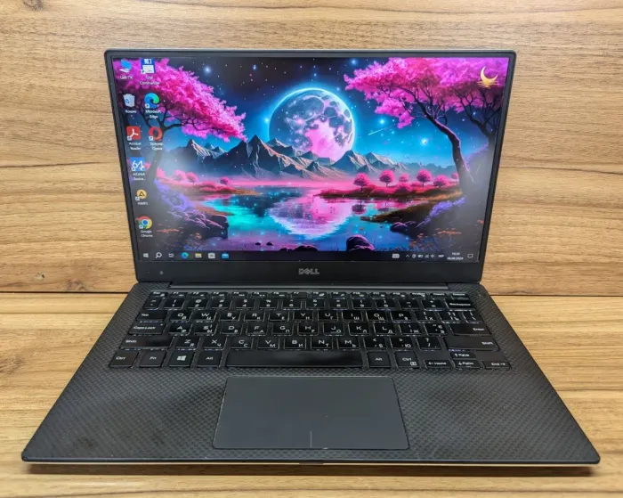 Ультрабук Б-клас Dell XPS 13 9350 / 13.3" (1920x1080) IPS / Intel Core i5-6200U (2 (4) ядра по 2.3 - 2.8 GHz) / 8 GB DDR3 / 256 GB SSD / Intel HD Graphics 520 / Windows 10 б/в - зображення 2