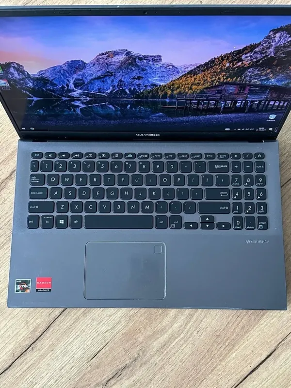 Ультрабук Б-клас Asus VivoBook 15 X512DA / 15.6" (1920x1080) TN / AMD Ryzen 5 3500U (4 (8) ядра по 2.1 - 3.7 GHz) / 8 GB DDR4 / 256 GB SSD / AMD Radeon Vega 8 Graphics / WebCam / HDMI б/в - зображення 3