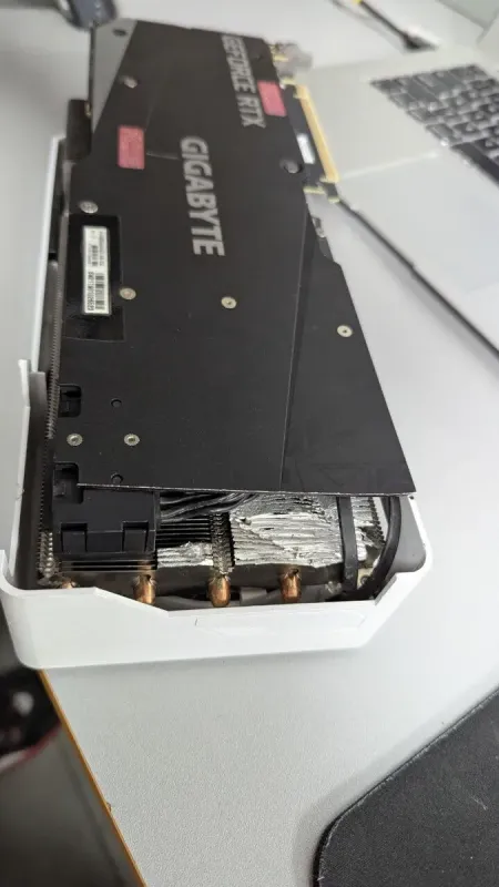 Дискретна відеокарта nVidia GeForce RTX 3080, 10 GB GDDR6X, 320-bit / 2x HDMI, 2x DisplayPort / Система охолодження від Gigabyte Vision б/в - зображення 4