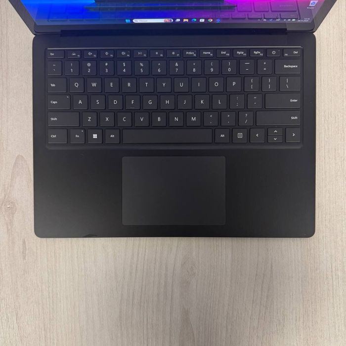 Ультрабук Microsoft Surface Laptop 4 2021 / 13.5" (2256x1504) IPS Touch / Intel Core i7-1185G7 (4 (8) ядра по 3.0 - 4.8 GHz) / 16 GB DDR4 / 256 GB SSD / Intel Iris Xe Graphics / WebCam б/в - зображення 3