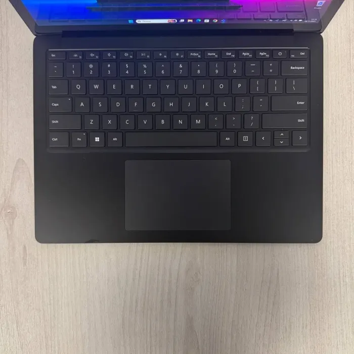 Ультрабук Microsoft Surface Laptop 4 2021 / 13.5" (2256x1504) IPS Touch / Intel Core i7-1185G7 (4 (8) ядра по 3.0 - 4.8 GHz) / 16 GB DDR4 / 256 GB SSD / Intel Iris Xe Graphics / WebCam б/в - зображення 3