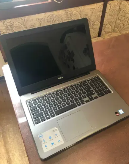 Ноутбук Dell Inspiron 15 5567 / 15.6" (1366x768) TN / Intel Core i7-7500U (2 (4) ядра по 2.7 - 3.5 GHz) / 8 GB DDR3 / 128 GB SSD / Intel HD Graphics 620 / WebCam б/в - зображення 4