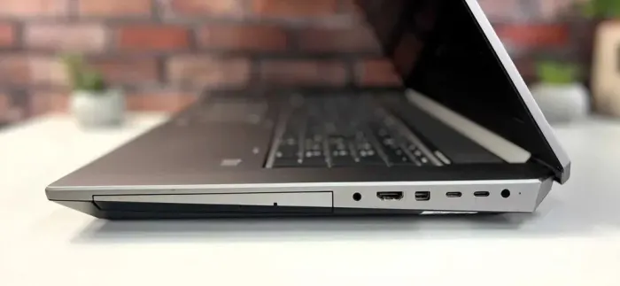 Мобільна робоча станція HP zBook 17 G6 / 17.3" (1920x1080) IPS / Intel Core i7-9850H (6 (12) ядер по 2.6 - 4.6 GHz) / 32 GB DDR4 / 512 GB SSD M.2 / nVidia Quadro RTX 3000, 6 GB GDDR6, 192-bit / WebCam / Win 11 Pro б/в - зображення 5