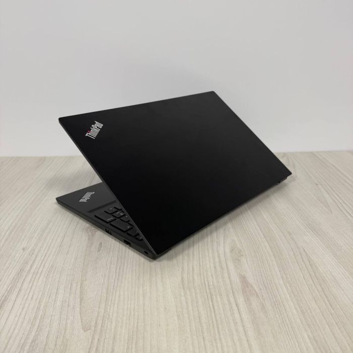 Ноутбук Lenovo ThinkPad E15 / 15.6" (1920x1080) IPS / Intel Core i5-10210U (4 (8) ядра по 1.6 - 4.2 GHz) / 8 GB DDR4 / 256 GB SSD NVMe / Intel UHD Graphics / WebCam б/в - зображення 6