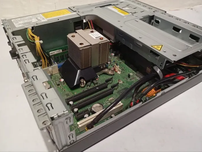 ПК Б-клас Fujitsu Esprimo E700 E85+ SFF / Intel Core i5-2400S (4 ядра по 2.5 - 3.3 GHz) / 16 GB DDR3 / 256 GB SSD / Intel HD Graphics 2000 / DVD-ROM б/в - зображення 5