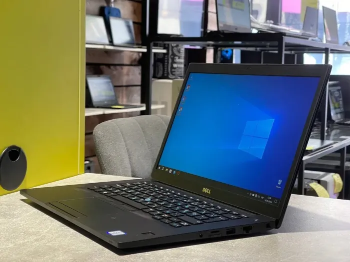 Ультрабук Dell Latitude 7480 / 14" (1920x1080) IPS / Intel Core i5-6200U (2 (4) ядра по 2.3 - 2.8 GHz) / 8 GB DDR4 / 240 GB SSD / Intel HD Graphics 520 / WebCam / 3G б/в - зображення 4