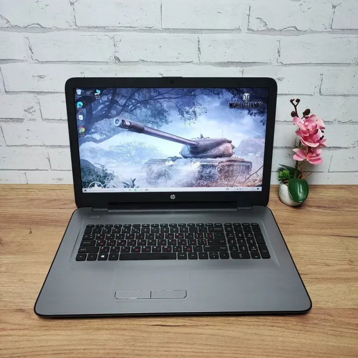 Ноутбук Б-клас HP 17-y020nd / 17.3" (1600x900) TN / AMD A8-7410 (4 ядра по 2.2 - 2.5 GHz) / 8 GB DDR3 / 256 GB SSD / AMD Radeon R5 Graphics / WebCam / DVD-ROM б/в - зображення 2