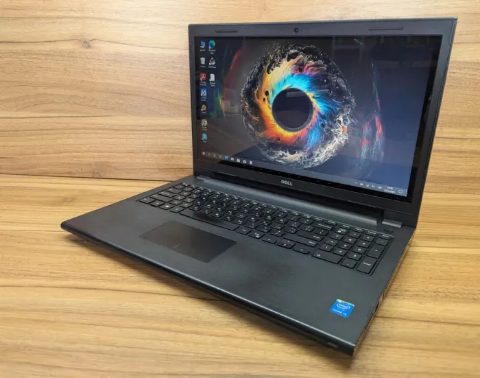 Ноутбук Dell Inspiron 15-3543 / 15.6" (1366x768) TN Touch / Intel Core i3-5005U (2 (4) ядра по 2.0 GHz) / 8 GB DDR3 / 240 GB SSD / Intel HD Graphics 5500 / WebCam / HDMI / Windows 10 б/в - зображення 5