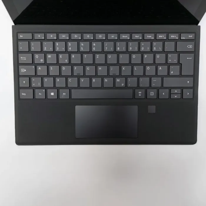 Нетбук Microsoft Surface Pro 4 / 12.3" (2736х1824) IPS Touch / Intel Core i5-7300U (2 (4) ядра по 2.6 - 3.5 GHz) / 8 GB DDR3 / 256 GB SSD / Intel HD Graphics 620 / WebCam б/в - зображення 3