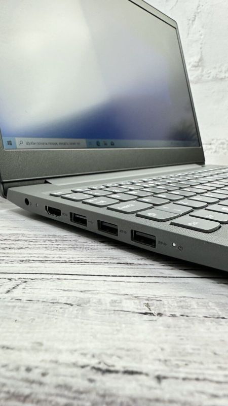 Ультрабук Lenovo V15-IIL / 15.6" (1920x1080) IPS / Intel Core i5-1035G1 (4 (8) ядра по 1.0 - 3.6 GHz) / 8 GB DDR4 / 256 GB SSD / Intel UHD Graphics / WebCam б/в - зображення 4