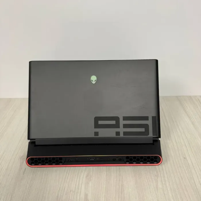 Ігровий ноутбук Б-класу Dell Alienware Area 51m / 17,3" (1920x1080) IPS / Intel Core i7-9700K (8 ядер по 3,6 - 4,9 ГГц) / 16 ГБ DDR4 / 512 ГБ SSD M.2 + 1000 ГБ HDD / nVidia GeForce RTX 2060, 6 ГБ GDDR6, 192-bit / WebCam б/в - зображення 3