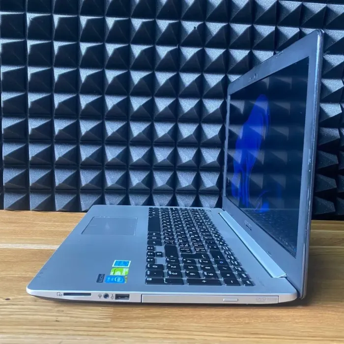 Ноутбук Б-клас Asus R553L / 15.6" (1920x1080) TN / Intel Core i5-4200U (2 (4) ядра по 1.6 - 2.6 GHz) / 8 GB DDR3 / 256 GB SSD / nVidia GeForce GT 740M, 2 GB GDDR3, 64-bit / WebCam / DVD-ROM б/в - зображення 5