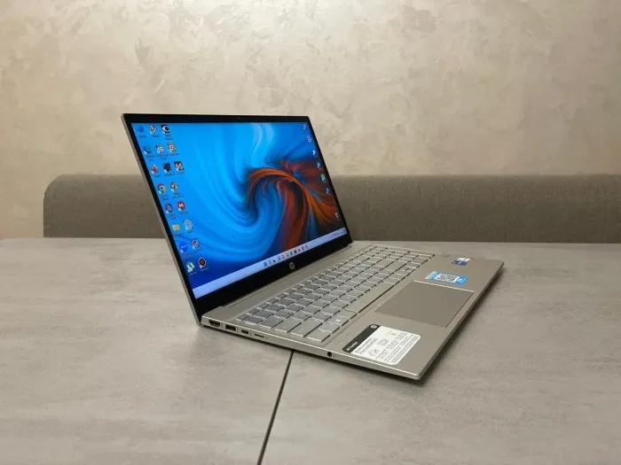 Ультрабук HP Pavilion 15-eg0050wm / 15.6" (1920x1080) IPS Touch / Intel Core i5-1135G7 (4 (8) ядра по 4.2 GHz) / 16 GB DDR4 / 512 GB SSD M.2 / Intel Iris Xe Graphics / WebCam б/в - зображення 4