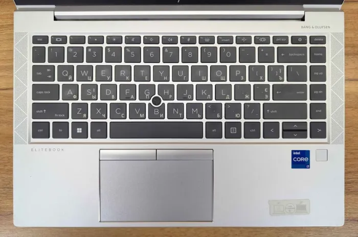 Ультрабук HP EliteBook 840 G8 / 14" (1920x1080) IPS / Intel Core i7-1185G7 (4 (8) ядра по 3.0 - 4.8 GHz) / 16 GB DDR4 / 512 GB SSD / Intel Iris Xe Graphics / WebCam / TouchID / Windows 10 б/в - зображення 3