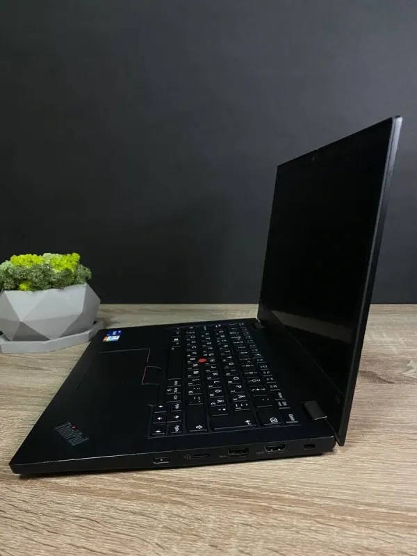 Ультрабук Б-клас Lenovo ThinkPad L13 Gen 2 / 13.3" (1920x1080) IPS / Intel Core i5-1135G7 (4 (8) ядра по 2.4 - 4.2 GHz) / 8 GB DDR4 / 256 GB SSD M.2 / Intel Iris X Graphics / WebCam / Win 10 б/в - зображення 5
