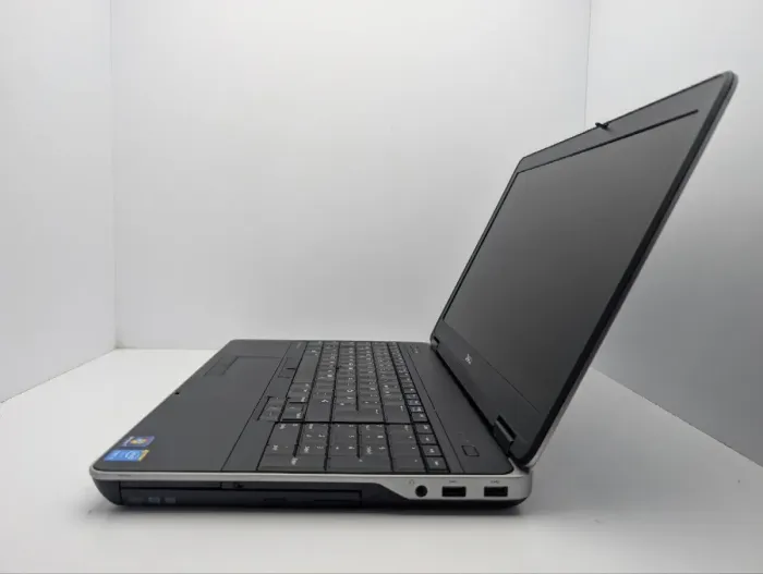 Ноутбук Dell Latitude E6540 / 15.6" (1920x1080) TN / Intel Core i7-4800MQ (4 (8) ядра по 2.7 - 3.7 GHz) / 16 GB DDR3 / 240 GB SSD / Intel HD Graphics 4600 / DVD-ROM б/в - зображення 5