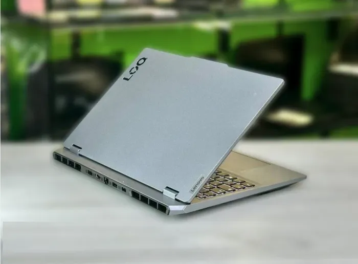 Ігровий ноутбук Lenovo LOQ 15ARP9 / 15.6" (1920x1080) IPS / AMD Ryzen 5 7235HS (4 (8) ядра по 3.2 - 4.2 GHz) / 16 GB DDR5 / 512 GB SSD M.2 / nVidia GeForce RTX 3050, 6 GB GDDR6, 96-bit / WebCam / Win 11 Home б/в - зображення 6