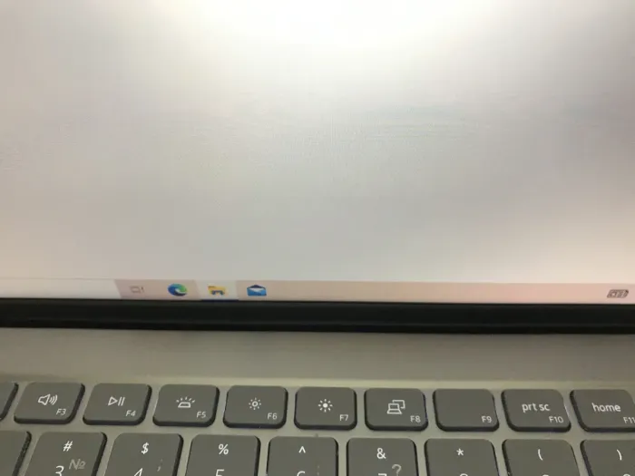 Ультрабук Б-клас Dell Inspiron 13 5310 / 13.3" (1920x1200) IPS / Intel Core i5-11320H (4 (8) ядра по 4.5 GHz) / 16 GB DDR4 / 256 GB SSD M.2 / Intel Iris Xe Graphics / WebCam / Windows 10 б/в - зображення 4