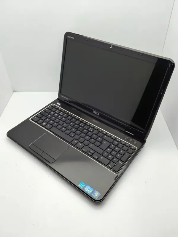 Ноутбук Dell N5110M / 15.6" (1366x768) TN / Intel Core i3-2350M (2 (4) ядра по 2.3 GHz) / 6 GB DDR3 / 320 GB HDD / nVidia GeForce GT 525M, 1 GB GDDR3, 128-bit / WebCam б/в - зображення 4
