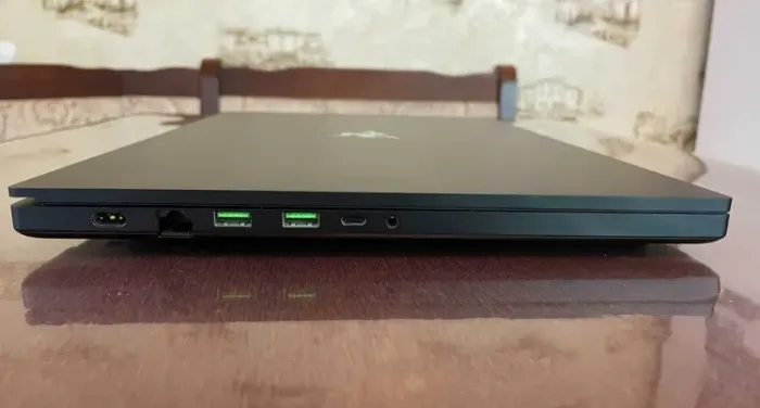 Ігровий ноутбук Razer Blade Pro 17 / 17.3" (2560x1440) IPS / Intel Core i7-10875H (8 (16) ядер по 2.3 - 5.1 GHz) / 64 GB DDR4 / 512 GB SSD+2000 GB SSD / nVidia GeForce RTX 3070, 8 GB GDDR6, 256-bit / WebCam б/в - зображення 6