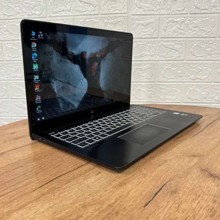 Ігровий ноутбук Б-клас HP Pavilion Power 15-cb010nr / 15.6" (1920x1080) IPS / Intel Core i5-7300HQ (4 ядра по 2.5 - 3.5 GHz) / 12 GB DDR4 / 256 GB SSD / nVidia GeForce GTX 1050, 4 GB GDDR5, 128-bit / WebCam б/в - зображення 4