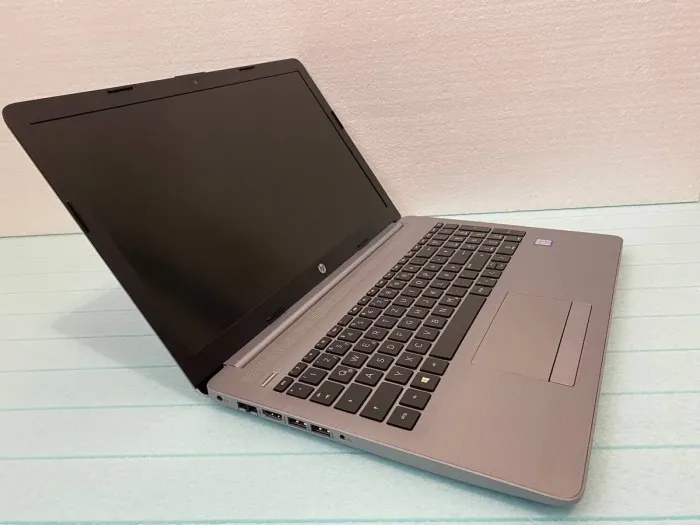 Ноутбук HP 250 G7 / 15.6" (1920x1080) IPS / Intel Core i7-8565U (4 (8) ядра по 1.8 - 4.6 GHz) / 16 GB DDR4 / 256 GB SSD / Intel UHD Graphics 620 / WebCam / DVD-RW / HDMI б/в - зображення 5