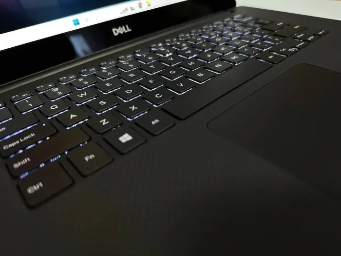 Ігровий ноутбук Dell XPS 15 7590 / 15.6" (1920x1080) IPS / Intel Core i7-9750H (6 (12) ядер по 2.6 - 4.5 GHz) / 32 GB DDR4 / 1000 GB SSD / nVidia GeForce GTX 1650, 4 GB GDDR6, 128-bit / WebCam / HDMI / Win 11 Pro б/в - зображення 6