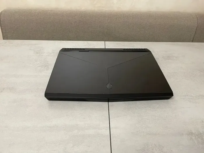 Ігровий ноутбук Dell Alienware 17 R5 / 17.3" (1920x1080) IPS / Intel Core i7-8750H (6 (12) ядер по 2.2 - 4.1 GHz) / 16 GB DDR4 / 512 GB SSD M.2 + 1000 GB HDD / nVidia GeForce GTX 1070, 8 GB GDDR5, 256-bit / WebCam б/в - зображення 8