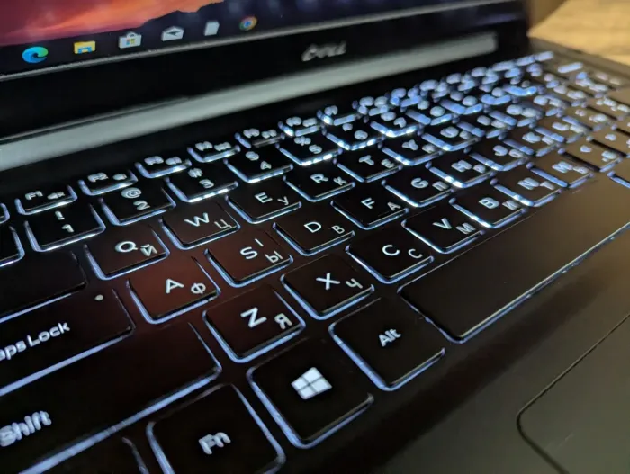 Ультрабук Dell Vostro 5481 / 14" (1920x1080) IPS / Intel Core i7-8565U (4 (8) ядра по 1.8 - 4.6 GHz) / 8 GB DDR4 / 256 GB SSD / Intel UHD Graphics / WebCam / Windows 10 б/в - зображення 6